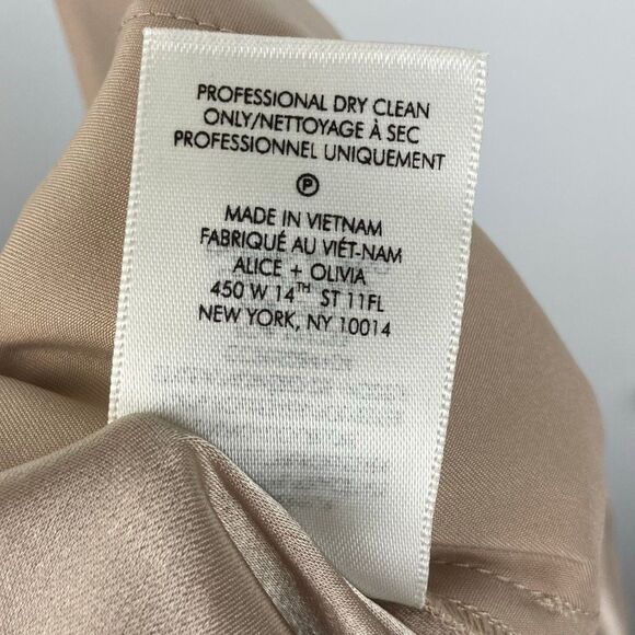 Alice + Olivia NWT Jessie Satin Slim Tapered Leg Pants in Sand Champagne Glam, 4 - Picture 13 of 13